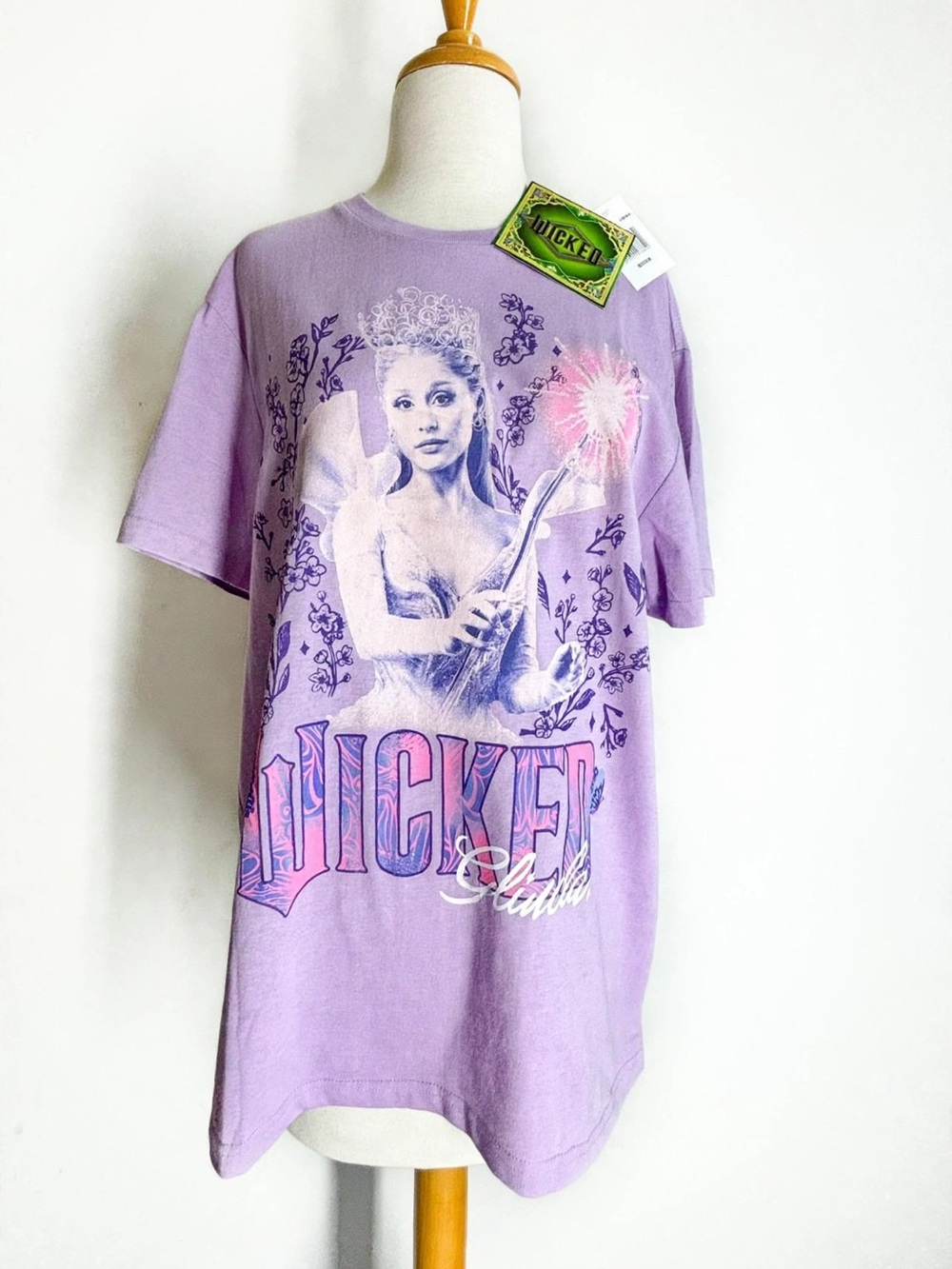 Wicked movie Glinda t-shirt women’s Ariana Grande lavender purple NWT